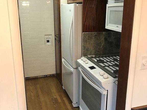 2nd image of 114 W Calle Crespis APT 1