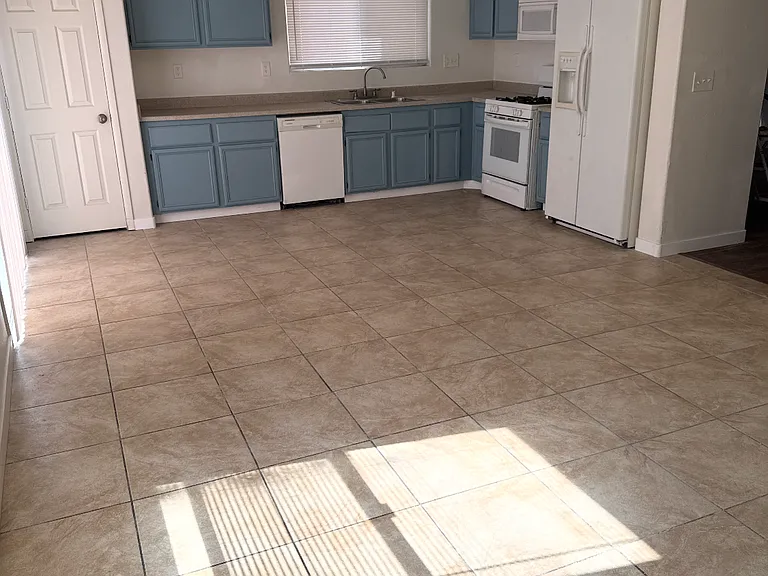 8613 Palomino Ranch St — Photo 3