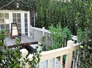 2285 N Beachwood Dr, Los Angeles, CA 90068