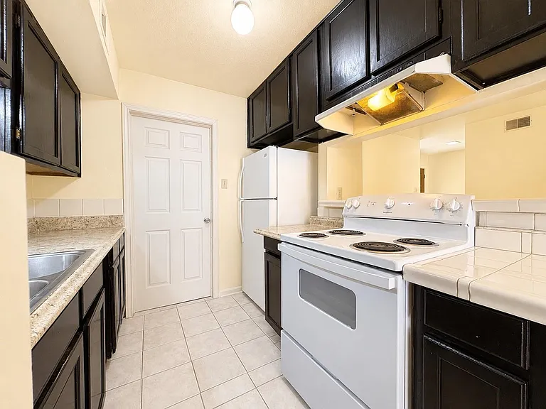 12504 Autumn Leaf Ln — Photo 18