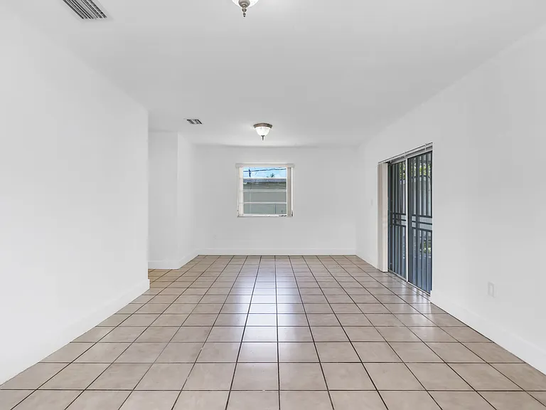 1040 SW 73rd Ct — Photo 18