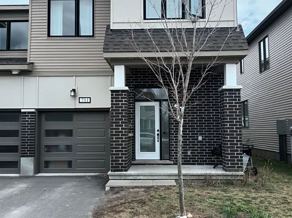 711 Derreen Ave, Ottawa, ON K2S 2Z2
