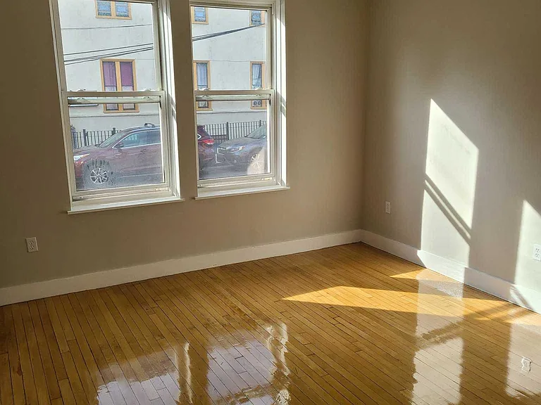 Farrington Ave — Photo 24