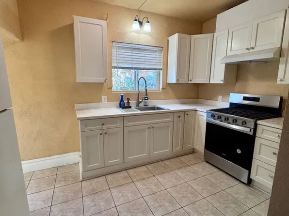 425 E Wyandotte St APT 1, Stockton, CA 95204