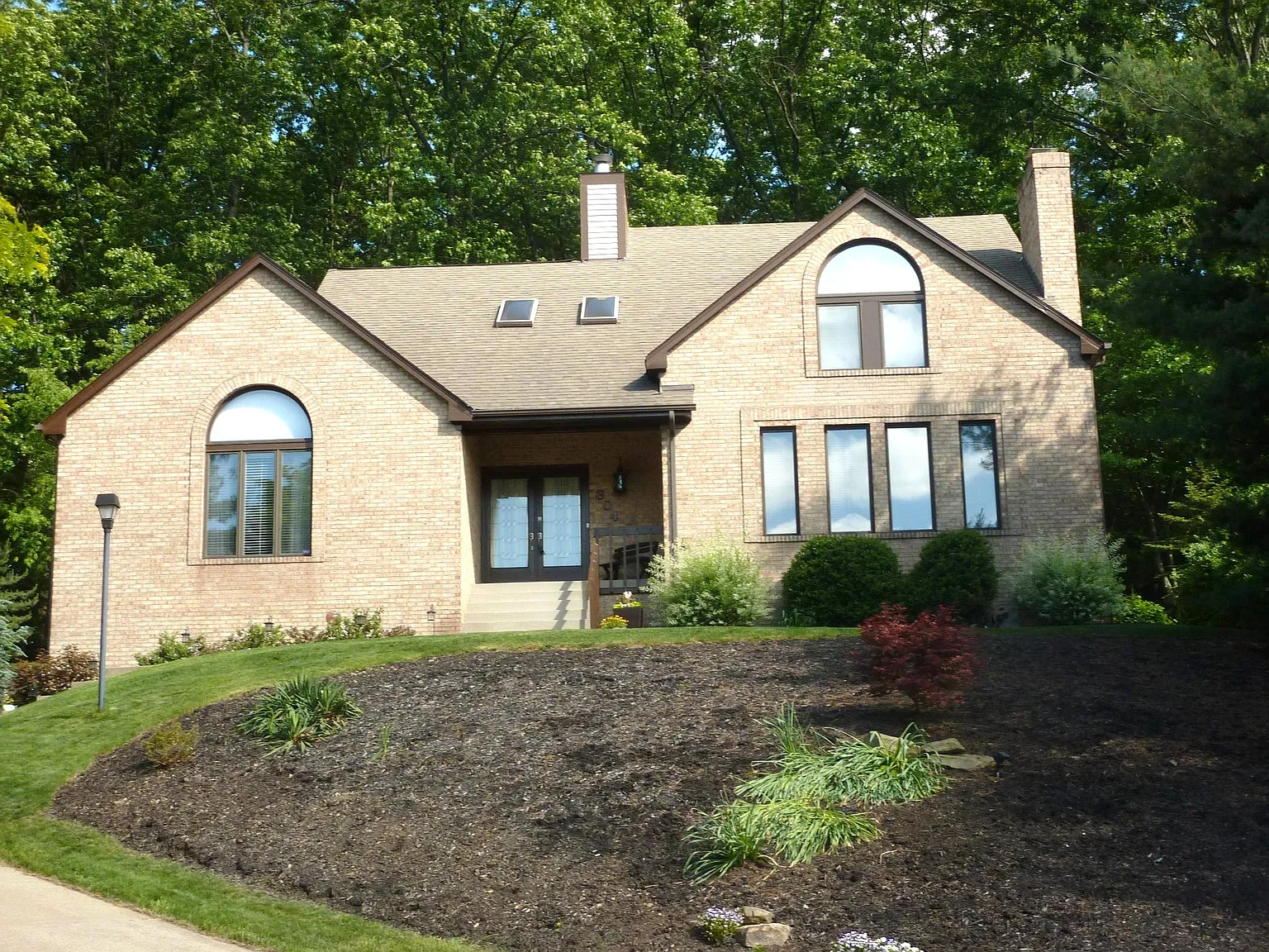 304 High Oaks Ct photo 1