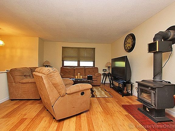 5th image of 320 Shawnee Cir #A-d