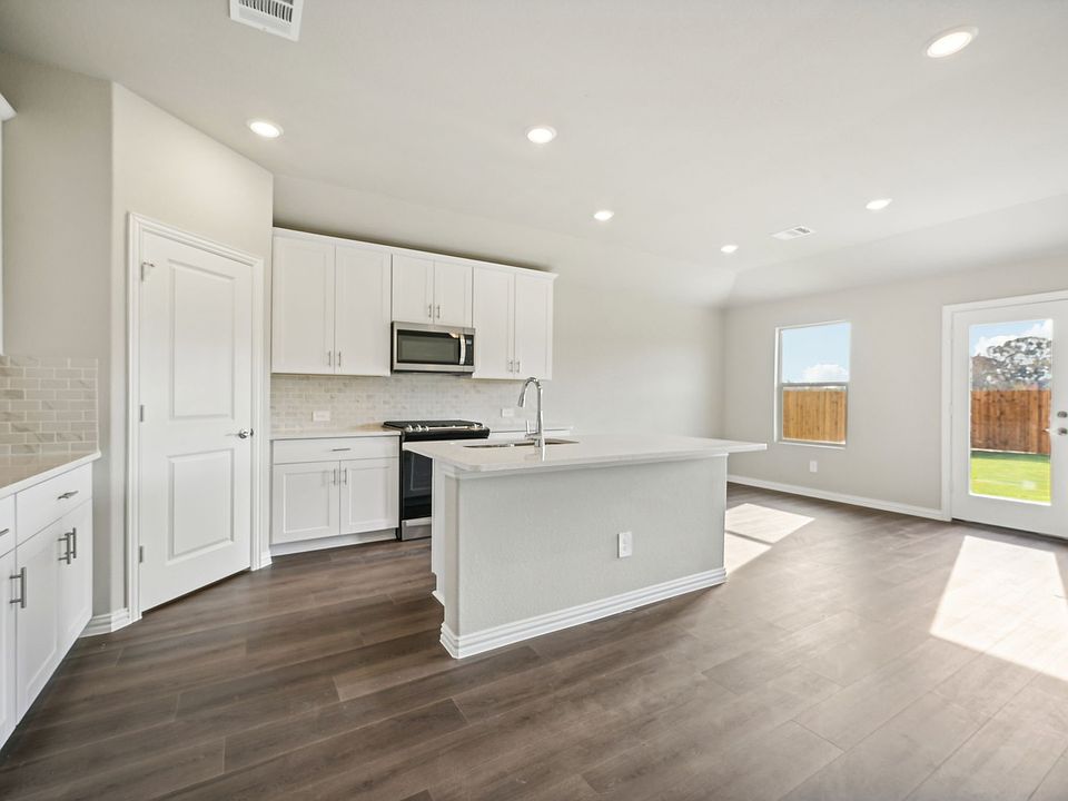1st image of 4005 Medina Dr