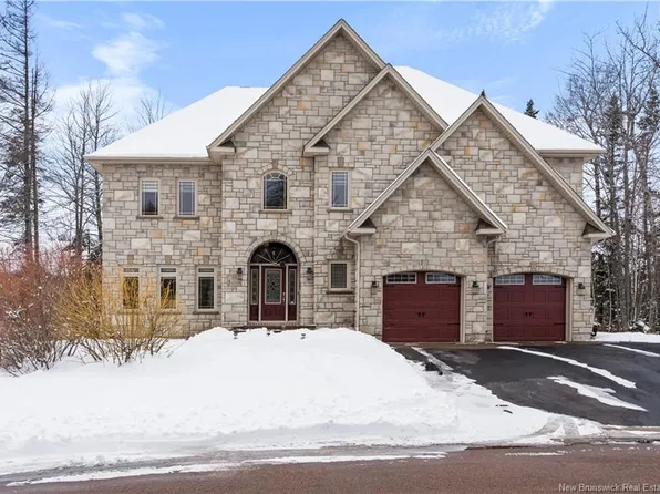 80 Julien Ct, Dieppe, NB E1A 8N4