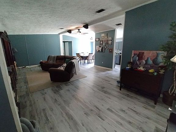 3rd image of 279 Venetian Blvd