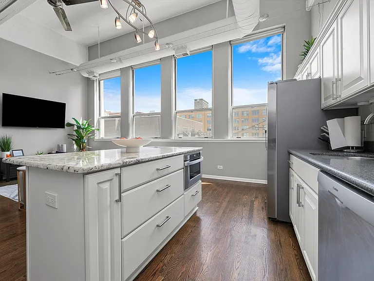 1019 W Jackson Blvd #3G — Photo 5