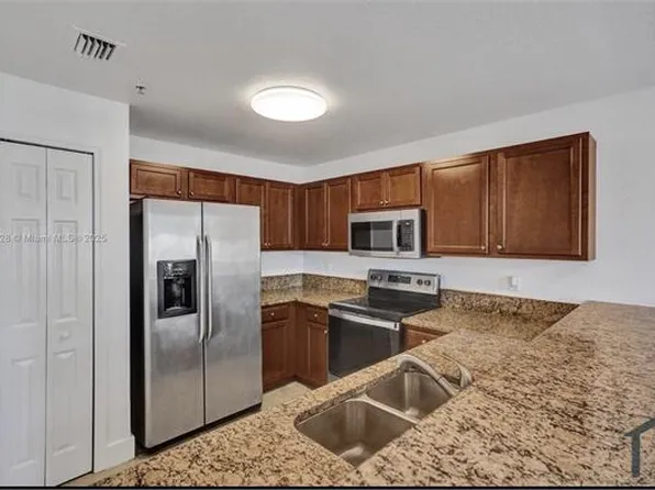 11401 89th St #213, Miami, FL 33178
