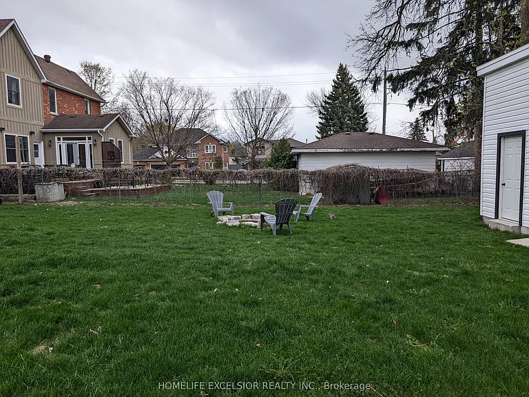 4 Albert St — Photo 43