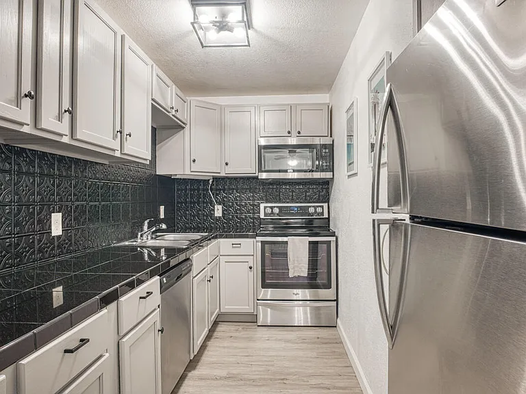 420 N Villa Ct #100 — Photo 15