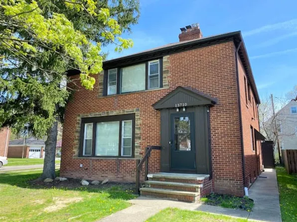 13710 Cedar Rd #2, Cleveland, OH 44118