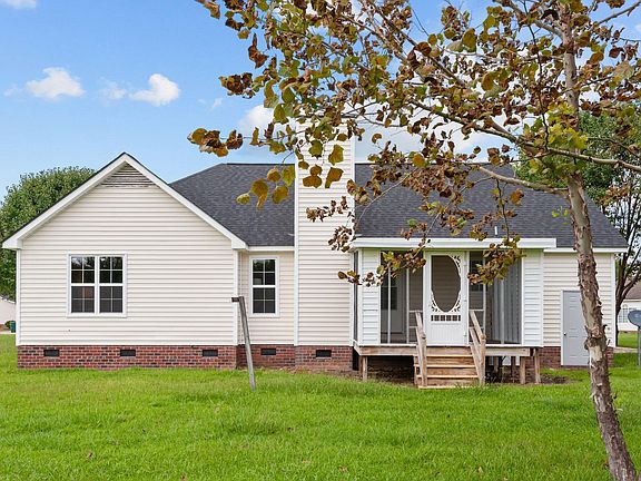 3rd image of 102 Hearthstone Ct