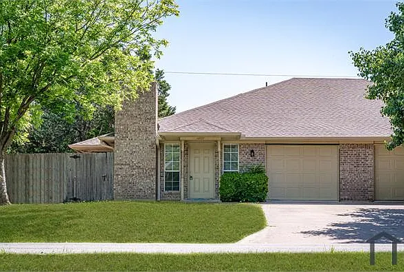 3 bed, 1345 sqft, $1,695 — Photo 2