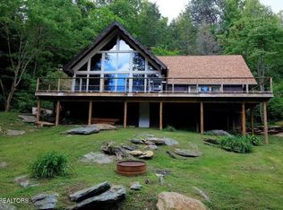 823 E Foothills Dr, Gatlinburg, TN 37738