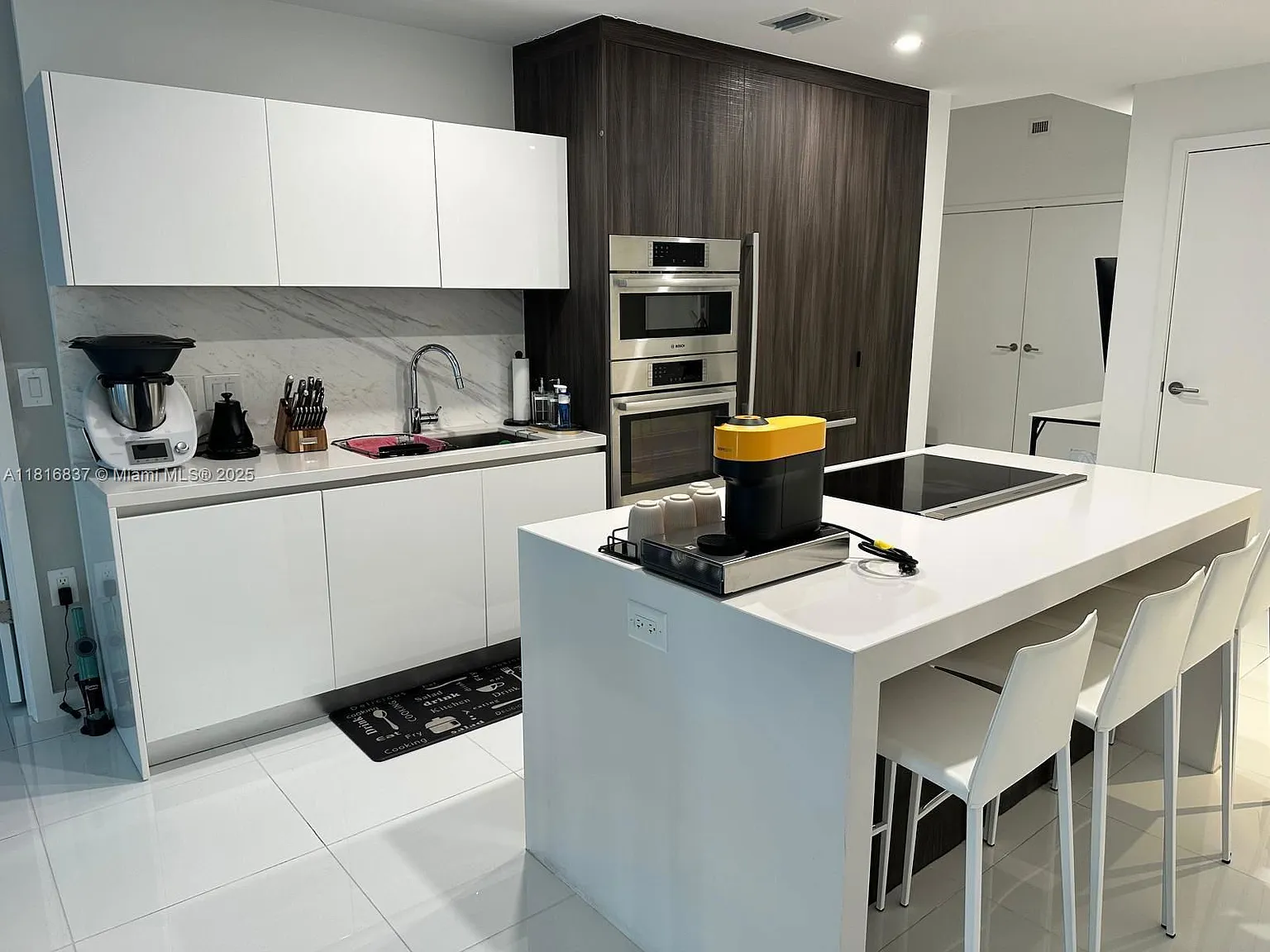 2 bed, 3.0 bath, 1491 sqft, $6,950 — Photo 3