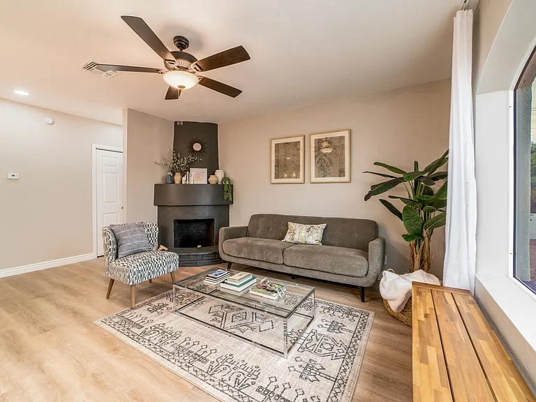 1219 N Norton Ave — Photo 10