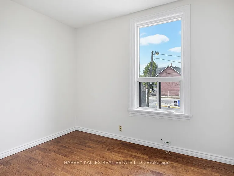 916 Bloor St W #UPPER — Photo 12