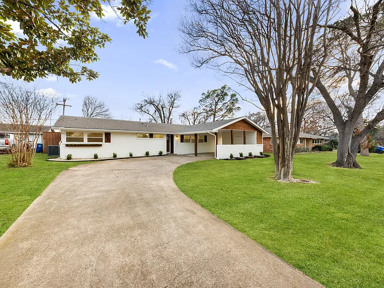 3616 Woodleigh Dr — Photo 1