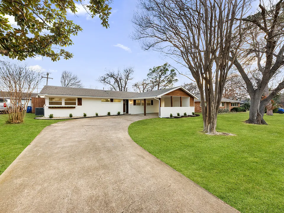 3616 Woodleigh Dr