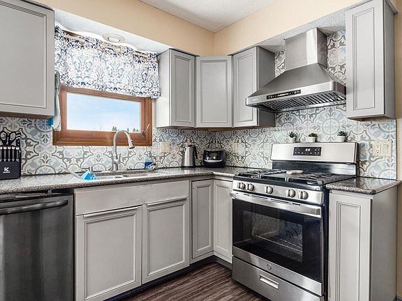 3rd image of 13760 Sudbury Dr
