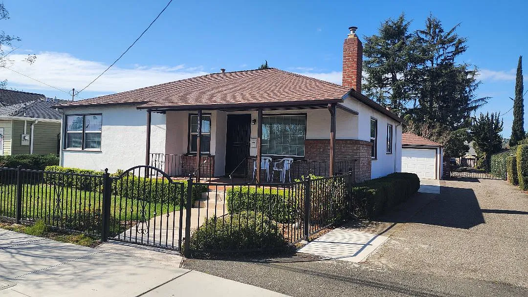 19963 Santa Maria Ave photo 1