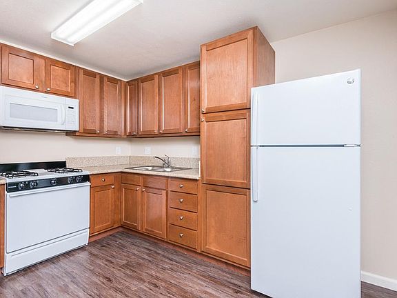 3rd image of 8561 Mellmanor Dr