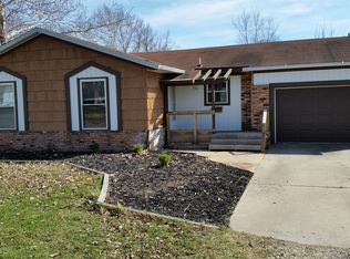 303 20th St, Lincoln, IL 62656