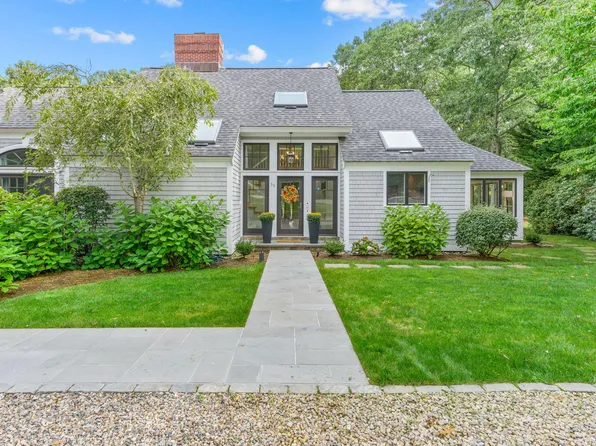 35 Hook Drive, Mashpee, MA 02649