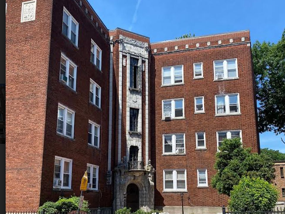 2nd image of 27 Glen St #12