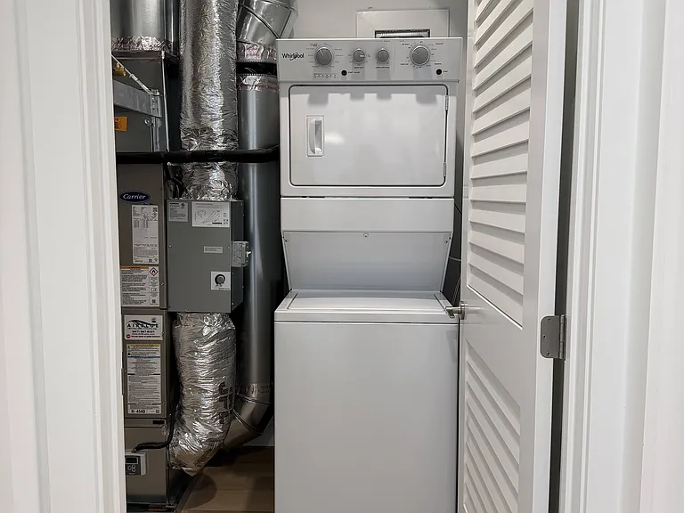 1 Bedroom - 737 sq ft