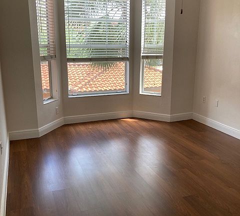 5th image of 5530 Metrowest Blvd APT 209