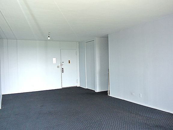 3rd image of 27010 Grand Central Pkwy APT 18B