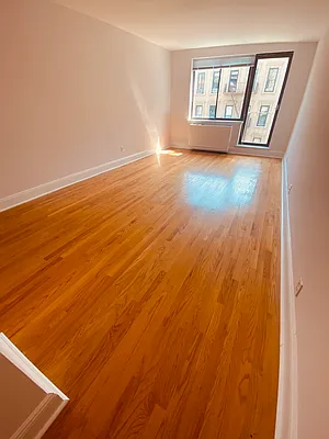Rented by Metropolis Real Estate of Manhattan | media 17