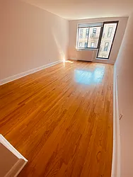 Rented by Metropolis Real Estate of Manhattan