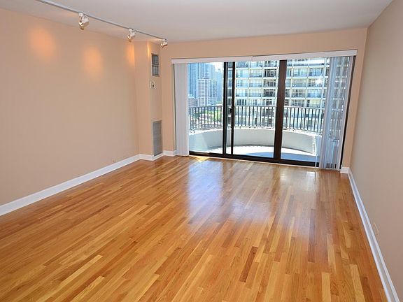 5th image of 2020 N Lincoln Park W APT 18L