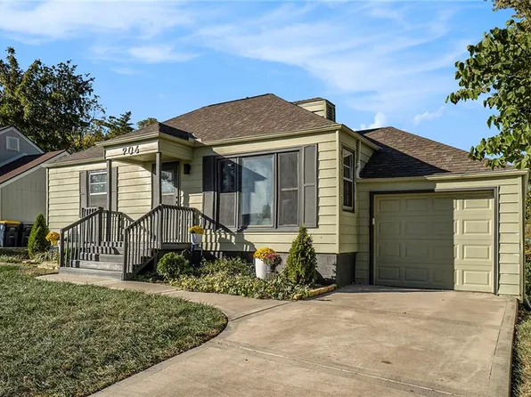 906 NE 42nd Ter, Kansas City, MO 64116