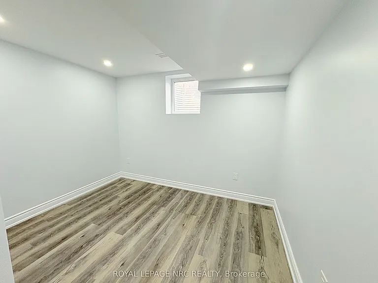 11 Meadow Wood Cres #BASEMENT — Photo 4
