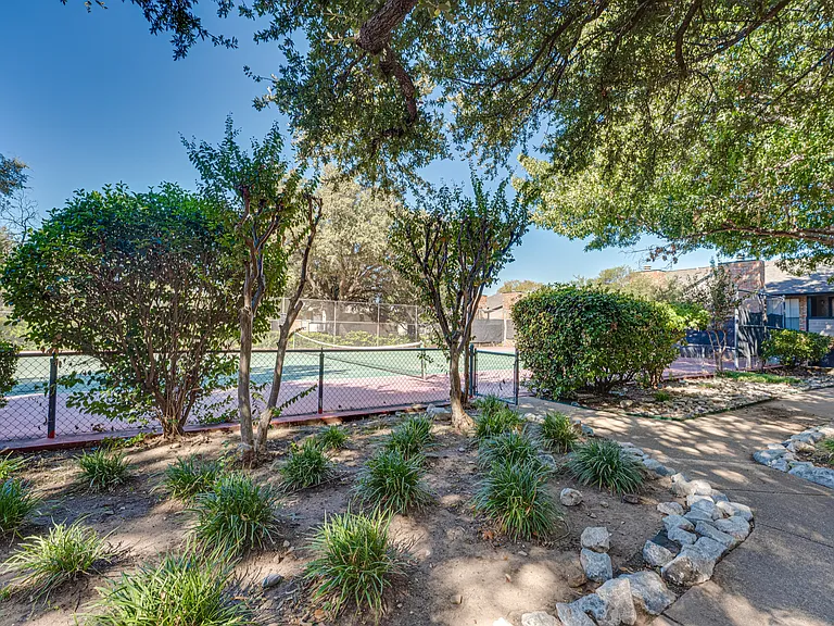 Southern Oaks — Photo 47