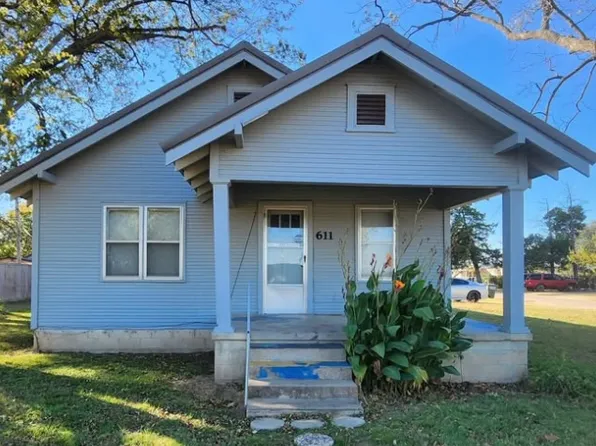 611 N 7th Ave, Madill, OK 73446