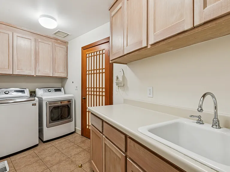 95 Spring Ln — Photo 48