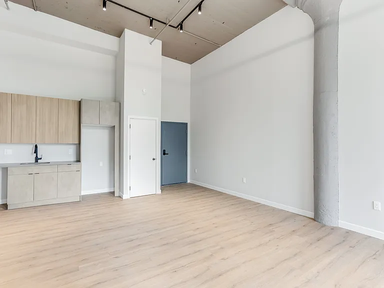 Castor Lofts — Photo 24