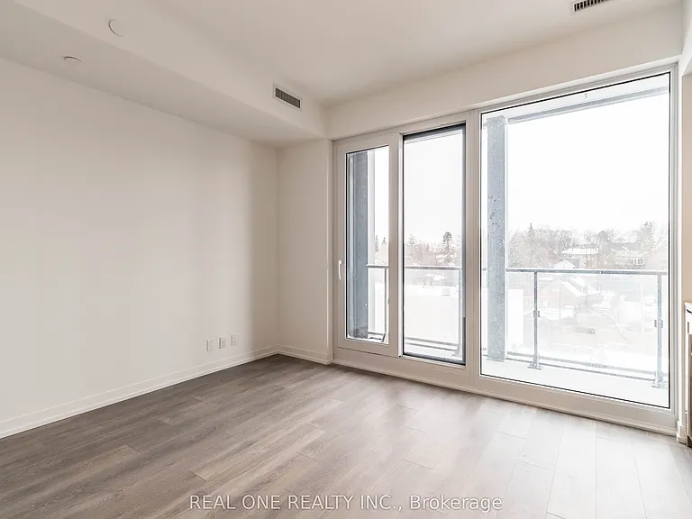 2020 Bathurst St #722 — Photo 10