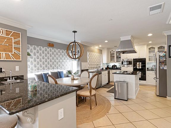 5th image of 4715 Silvertide Dr