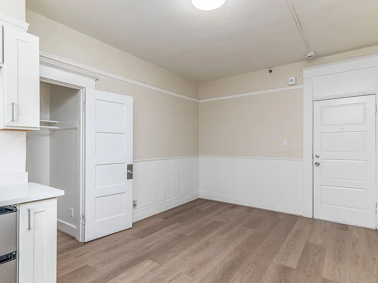 1008 Larkin — Photo 17