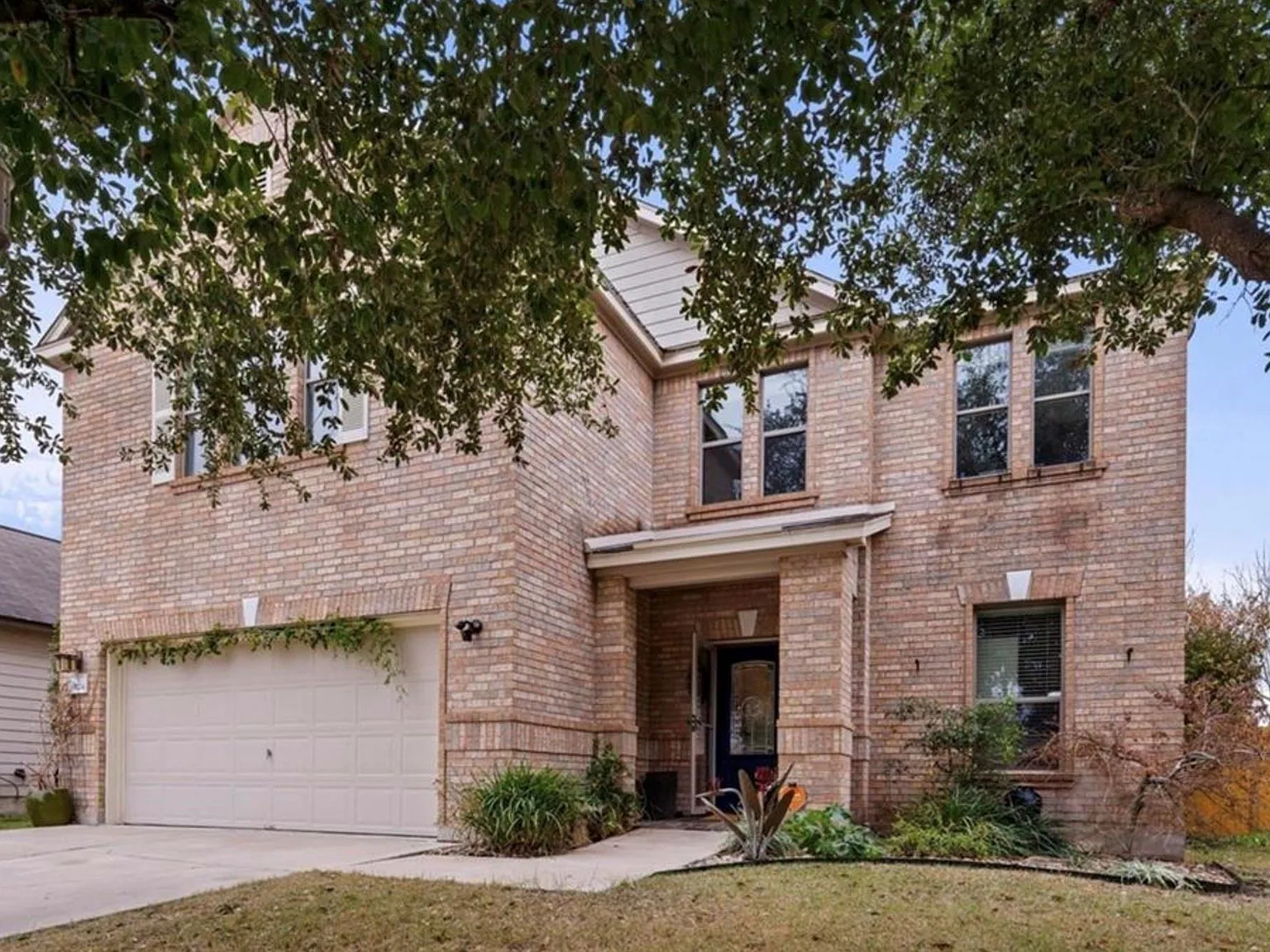 3 bed, 2.5 bath, 2244 sqft, $2,395 — Photo 1