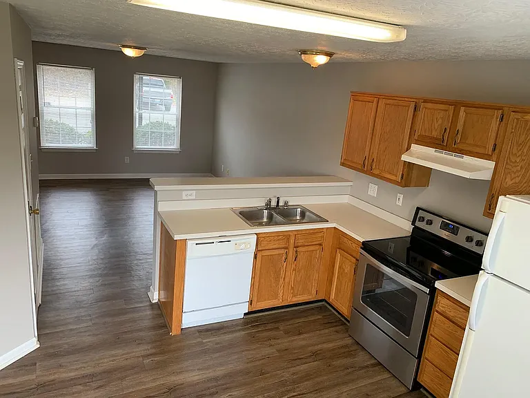 457 Dabney Dr — Photo 4