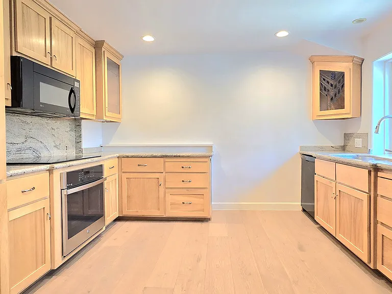 6122 Oak Ave — Photo 1